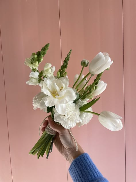 Simple Tulip Wedding Bouquet, Petunia Wedding Bouquet, Minimalist White Bridesmaid Bouquet, Bespoke Bridal Bouquet, Unique White Wedding Bouquet, Bouquet Tulips Wedding, Tulips In Wedding, Fun Wedding Flowers, Wedding Flowers Tulips Bouquet