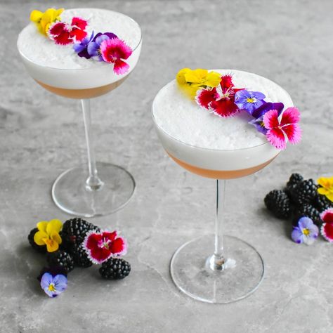 Wedding Cocktail List, Spring Wedding Cocktails, Cocktail Decorations, Specialty Cocktails, Drink Topper, Signature Cocktails Wedding, Drink Garnishing, Cocktail Ideas, Floral Cocktails