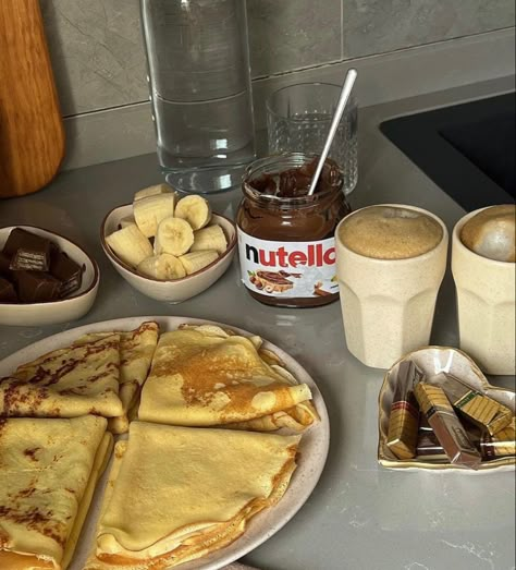 #nutella #crepes #banana #coffee #chocolate #breakfast Foods For Abs, Nutella Crepes, Chocolate Breakfast, Banana Coffee, Kawaii Cooking, Food Therapy, Easy Snack Recipes, Yummy Comfort Food, Sweet Snacks Recipes