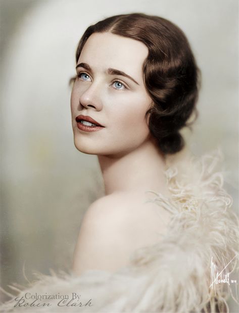 Jessica Tandy, High School Senior Pictures, Photo Restoration, Gibson Girl, Hollywood Legends, Hollywood Glamour, Vintage Hairstyles, Vintage Beauty, Movie Art