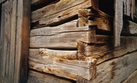 Cabins Near the Smoky Mountains | There are many old pioneer cabins in the Great Smoky Mountains ... Barnwood Wallpaper, Smoky Mountains Cabins, Loft Furniture, Wooden Barn, Old Barn Wood, Wood Images, Diy Farmhouse Decor, Diy Decor Crafts, Into The Woods