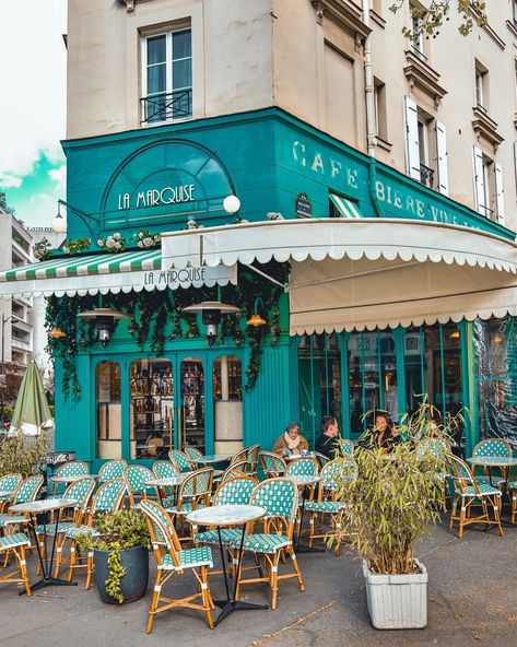 Cafe Exterior, French Aesthetic, Parisian Cafe, French Cafe, Paris Cafe, Living In Paris, House Restaurant, Outdoor Store, Paris Photos