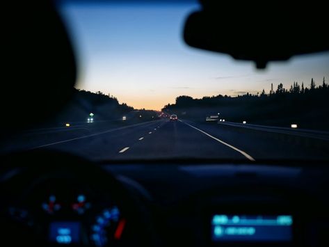 Car Night, Girls Driving, Trip Aesthetic, Dashboard Car, Night Drive, Driving Tips, Learn Photography, Kid Friendly Travel Destinations, Travel Journal Ideas