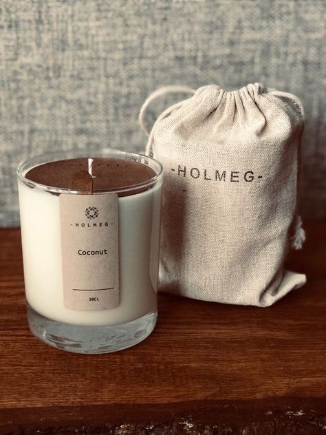 Scented Candles Packaging, Candle Packaging Design, Lilin Aroma, Candle Logo, Soya Mumu, Homemade Scented Candles, Candle Projects, Idee Cricut, Candle Making Business