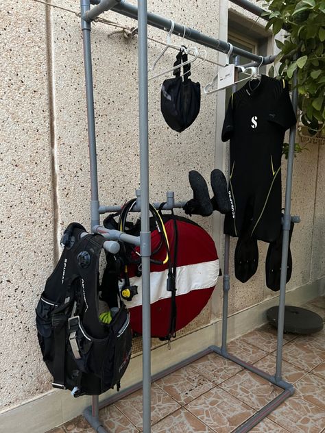 Scuba Gear Drying Rack, Diving Gear Storage, Windsurf Storage, Wetsuit Drying Rack, Wetsuit Storage, Scuba Storage, Surf Furniture, Marathon Ideas, Pipe Storage