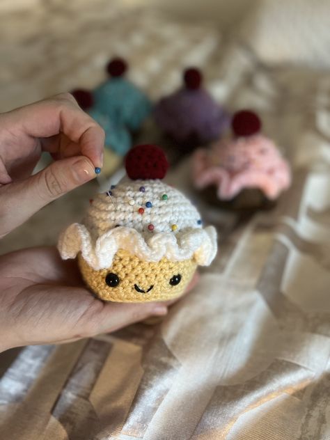 search for the perfect pin cushion. As you could imagine, the only thing in the store was that classic tomato Kawaii Crochet, Sewing Table, Pin Cushion, Crochet Patterns Amigurumi, The Store, Pin Cushions, Free Pattern, Cupcake, Amigurumi