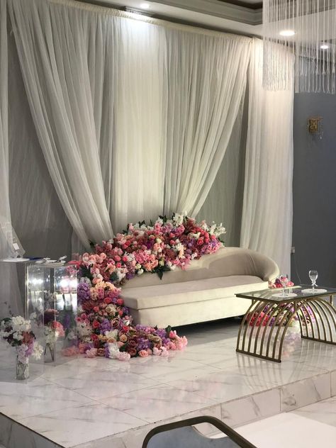 Bad Room Decoration, Just Married Decorations, Wedding Bedroom Decoration, Engagement Party Photo Ideas, Bride To Be Decorations, Decoration Ideas Wedding, Nikah Decor, Bad Room, Wedding Bedroom