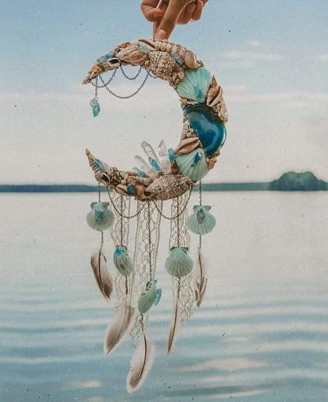 Atrapasueños Diy, Dream Moon, Moon Dreamcatcher, Moon Crafts, Dream Catcher Craft, Bohemian Wall Decor, Shell Crafts Diy, Mermaid Dreams, Witchy Crafts