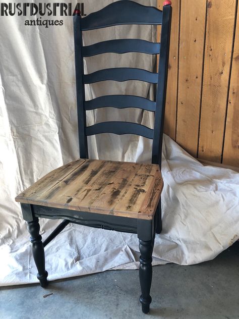 Ladder Back Chairs Redo, Old Wooden Chairs, Repurpose Furniture, Chair Redo, Paint Tips, Painted Ladder, Ladder Back Chairs, Chair Makeover, Old Chairs