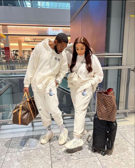 Nike Matching Set Outfit Couple, Nike Matching Set Outfit, Couple Goal Outfits, Vintage High Waisted Shorts, Air Jordan Nike, Image Couple, Couple Matching Outfits, Couple Fits, Tracksuit Outfit