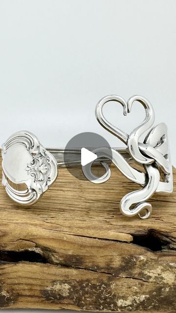 Silver Fork Jewelry, Fork Bracelet Diy, Spoon Bracelet Diy, Fork Jewelry Tutorial, Cutlery Crafts, Upcycle Junk, Flatware Crafts, Silver Spoon Bracelet, Fork Ring