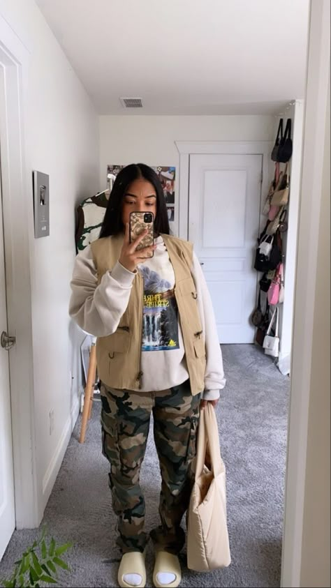 Warm Winter Outfit, Perfect Winter Outfit, Winter Outfits Ideas, Yeezy Slides, Streetwear Fits, Tomboy Style Outfits, Winter Is Here, Cute Winter Outfits, Top Ideas