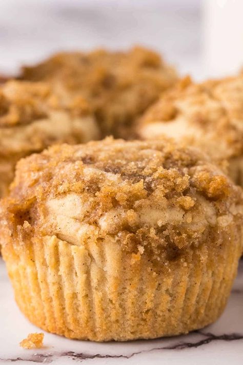 Cinnamon Muffins with Brown Sugar Streusel Cinnamon Sugar Muffins Easy, Cinnamon Strudel Muffin, Cinnamon Muffins Streusel, Strussel Muffins, Cinnamon Muffins Easy, Brown Sugar Muffins, Muffin Recipes Cinnamon, Cinnamon Streusel Muffins, Cinnamon Streusel Topping