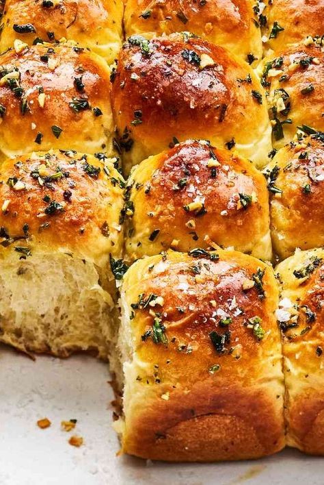 Christmas Dinner Rolls Holidays, Herbed Dinner Rolls, Herb Yeast Rolls, Herb Rolls, Garlic Dinner Rolls Recipe, Butter Flake Rolls Recipe, Herb Dinner Rolls, Garlic Butter For Rolls, Garlic Butter Dinner Rolls