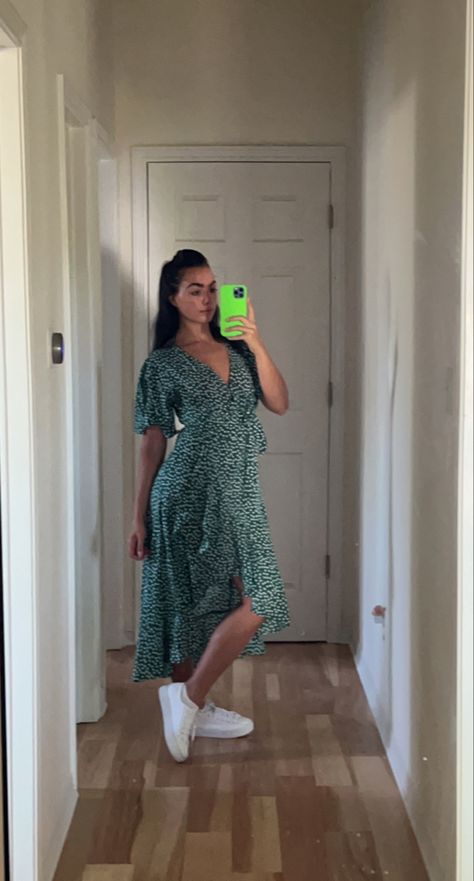 Summer Sun dress flowy dress work casual dress ideas Sundress Work Outfit, Sundress With Sneakers, Summer Flowy Dresses, Summer Work Dress, Work Dresses Outfits, Dress For Work, Summer Work, Bach Party, Work Dress