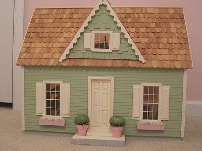 Green and white dollhouse cottage Dollhouse Colors, Pottery Barn Dollhouse, Mini Cottage, Tiny House Company, Tiny Furniture, Country Decorating, White Cottage, Cute House, Miniature Houses