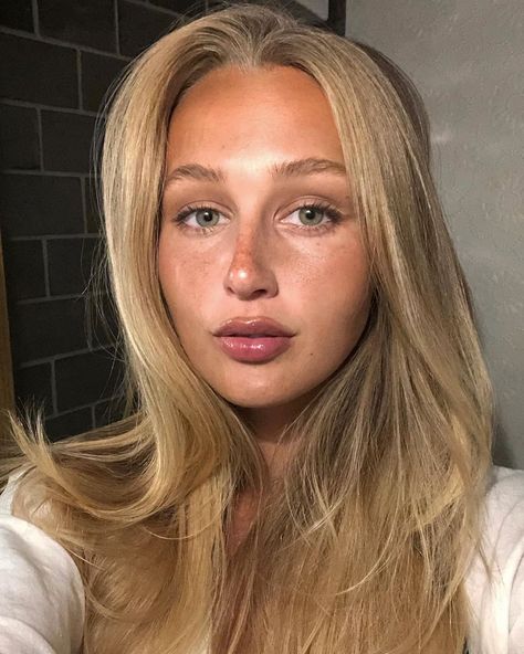 FILIPPA filippzorz MOULIER on Instagram: “🌻🌻🌻” Light Eyebrow Makeup, Eyebrows Blonde, Long Shiny Hair, Pretty Makeup Looks, Smink Inspiration, Bright Blonde, Natural Glam, Natural Blondes, Crazy Hair Days