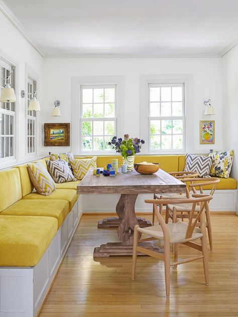 like the wrap around bench--would like to use our current farmhouse table Family Breakfast Table, Seating In Kitchen, Banquette Ideas, Banquette Seating In Kitchen, Yellow Couch, Banquet Seating, Kitchen Banquette, Kitchen Seating, Banquette Seating