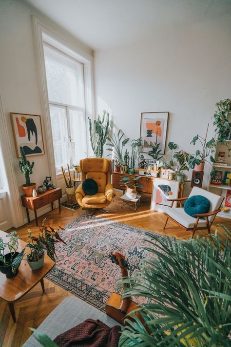 6 Biggest Home 2020 Trends According To Pinterest by DLB Reka Bentuk Bilik Tidur, Lots Of Plants, Indian Living Rooms, Pinterest Trends, Hiasan Bilik Tidur, Salon Interior Design, Bohemian Interior, Bohemian Living Room, Boho Living