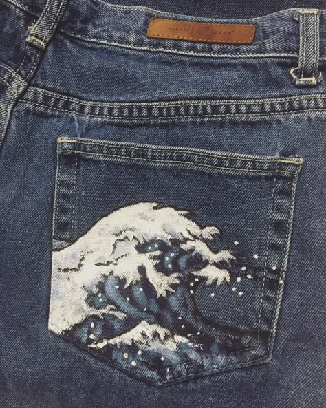 acrylic paint, jeans, the great wave, Japanese, art, style Back Of Jeans Painting, Jeans Acrylic Paint, Jeans Drawing Diy, Art Jeans Paintings, Art Clothes Painting, Bleach Painted Jeans, Bleach Art Jeans, Drawing On Jeans Ideas, Art On Jeans