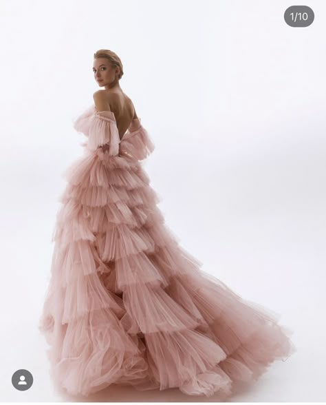 Tulle Dress Photoshoot Studio, Ball Gown Photoshoot Poses, Big Dress Photoshoot, Ball Gown Photoshoot, Pink Cot, Tulle Dress Photoshoot, Vogue Editorial Photography, Short Puffy Dresses, Las Vegas Dress