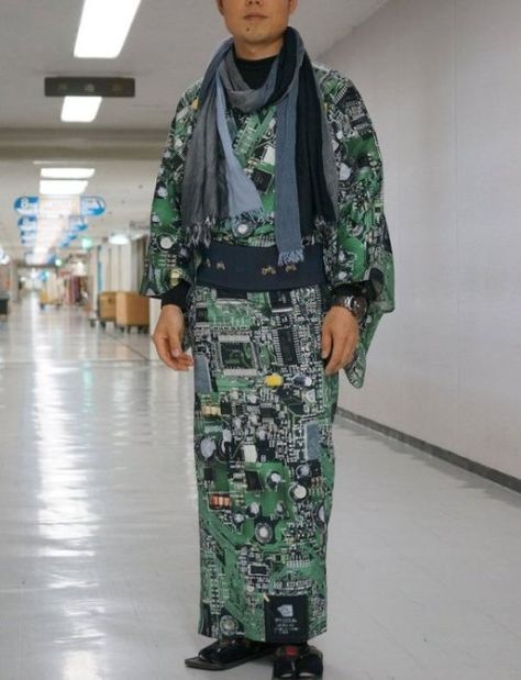 Circuit board print kimono & obi by Japanese designer Gofukuyasan. Fashion Questions, Funny Photo Captions, Recycled Dress, Modern Kimono, Cycle Chic, Fashion Fail, Tokyo Fashion, Print Kimonos, Circuit Board