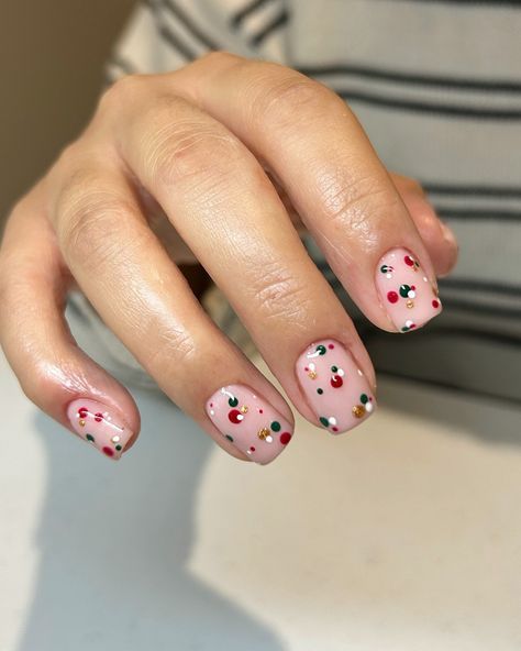 Winter Nails Colors, December Nail Ideas, Gel Ideas, Short Round Nails, Subtle Nail Art, Holiday Nails Winter, December Nails, Winter Manicure, Dot Nail Art