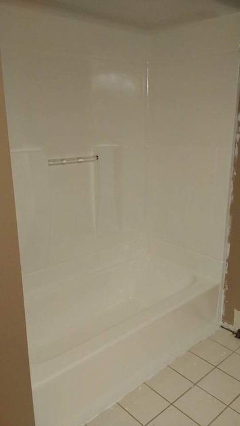 Do THIS one thing to your boring tub to make it look so much better! Bathtub Inserts, Tub Insert, New Bedroom Furniture, Bathtub Makeover, Shower Makeover, Diy Bathroom Storage Ideas, Tub To Shower Remodel, Shower Remodel Diy, Shower Inserts