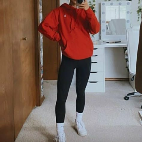 Red Lululemon Leggings Outfit, Red Crewneck Outfit, Red Lululemon Leggings, Red Hoodie Outfit, Red Leggings Outfit, Orientation Outfit, Outfits Leggins, Crewneck Outfit, Outfits Leggings