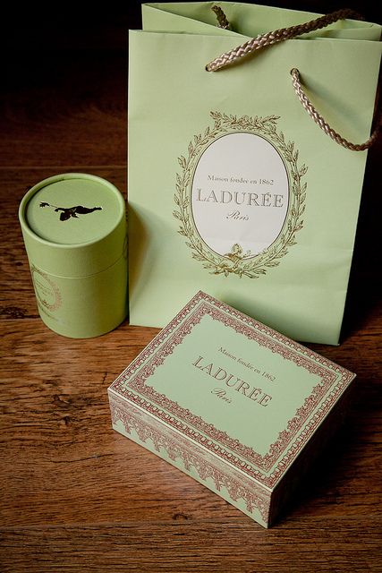 Laduree Packaging Design, Parisian Stationary, Laduree Packaging, Food Containers Design, Health Packaging, Macaroon Box, Cafe Background, Food Layout, Package Template