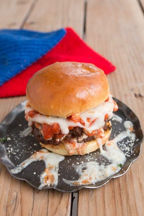 ricotta, sauce, and mozzarella layered on italian beef for Lasagna burgers! Bring on summer! ohsweetbasil.com Lasagna Burger, Fun Sandwiches, Meat Sandwiches, Loose Meat, National Burger Day, Food Sandwiches, Cheese Burgers, Oh Sweet Basil, Burger Seasoning