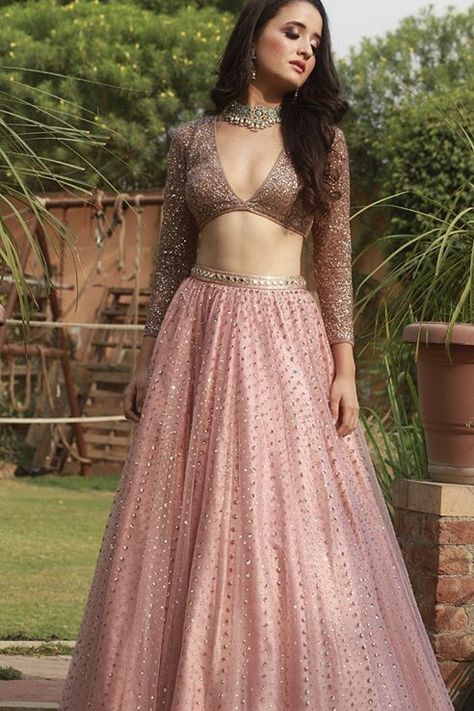 Sagai Outfit Indian Weddings, Golden Lehenga Simple, Modern Lehenga Designs Style, Brides Sister Indian Outfit, Pink Mirror Work Lehenga, Day Wedding Outfit Guest, Simple Lehenga Designs Classy, Aesthetic Lehenga, Light Pink Lehenga