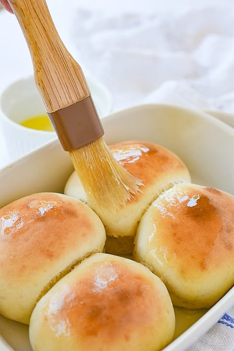 These Small Batch 30 Minute Rolls are quick, easy, delicious and the perfect amount for 2-4 people. Bun Recipes Homemade Easy, Small Batch Of Buns, Quick Yeast Rolls Small Batch, Small Batch Yeast Rolls Recipe, Small Batch Sweet Rolls, No Rise Rolls Quick, 30 Minute Yeast Rolls, Dinner Rolls For 2, Mini Rolls Recipe