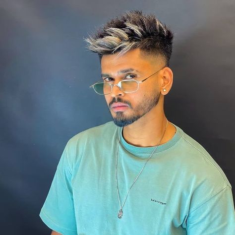 Ishan Kishan Hairstyle, Shreyas Iyer Hairstyle, Shreyash Iyer, Hair Styal, Teen Haircuts, Ishan Kishan, Moto Wallpapers, Shreyas Iyer, Danish Image