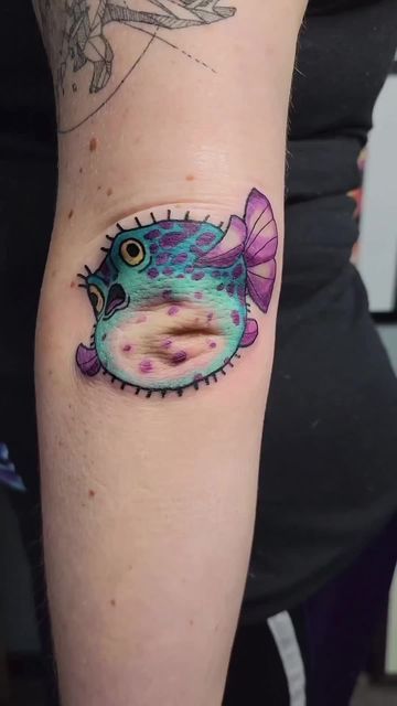 Pufferfish Elbow Tattoo, Moving Tattoo Ideas Elbow, Blowfish Tattoo, Puffer Fish Tattoo, Tattoo Ideas Tiktok, Elbow Tattoo Ideas, Moving On Tattoos, Fun Tattoos, Elbow Tattoo