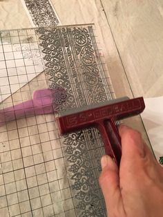 She tapes white paper to a clean glass square. When she flips it over? This lace idea made me gasp! Antique Mirror Diy, Decorative Mesh Wreaths, Verre Eglomise, Chirstmas Decor, Distressed Mirror, Mirror Makeover, Anthropologie Inspired, Pottery Barn Inspired, Astuces Diy