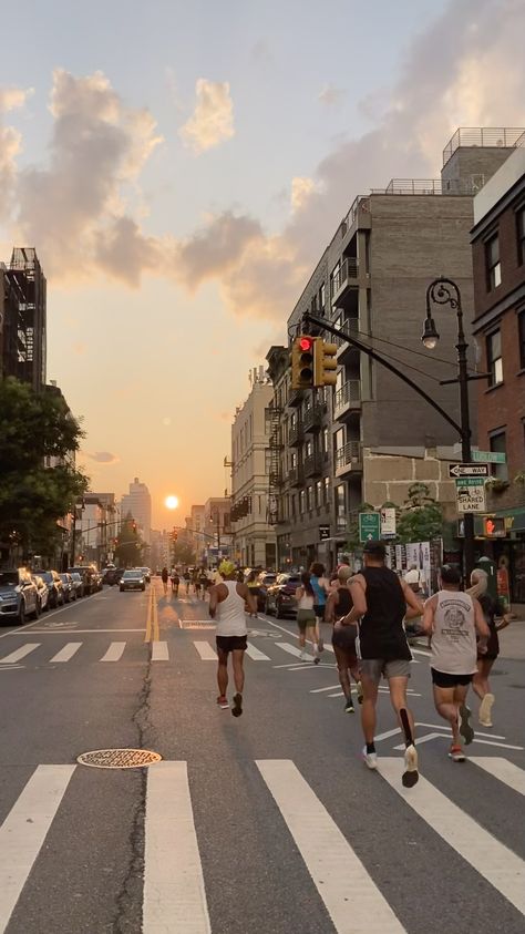 Bridgerunners NYC on a Wednesday, Summer 2022 Running City Aesthetic, Nyc Running, Running Nyc, City Gym, Nyc Marathon, Nyc Street, New York Aesthetic, Street Workout, Nyc Aesthetic