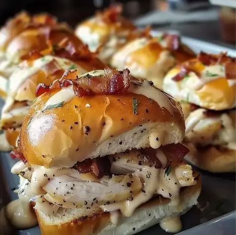 Chicken Bacon Ranch Sliders – Naomi's Recipes Chicken Thigh Sliders Recipes, Pretzel Bread Sliders, Fish Sliders Recipes, Hawaiian Roll Sliders Chicken, Chicken Nugget Sliders, Chicken Sliders Recipes, Ranch Sandwich, Chicken Bacon Ranch Sliders, Bacon Ranch Sliders