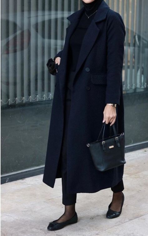 Black Coat Outfit, Blazer Outfits Casual, Muslimah Outfit, Muslim Outfits Casual, Mode Abaya, Hijabi Outfits Casual, Woman Suit Fashion, Girly Fashion, Winter Fashion Outfits