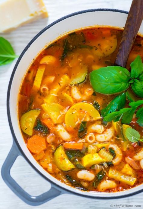 Summer Minestrone Soup is a one pot dinner soup which has everything I ask from a quick summer dinner. With just 10 minutes prep, a good serving of summer veggies - yellow squash, zucchini, carrots... Soup With Yellow Squash, Zucchini Squash Soup Recipes, Soups With Squash, Squash Zucchini Soup, Squash Ideas For Dinner, Squash And Zucchini Soup Recipes, Zucchini And Yellow Squash Soup, Zucchini Squash Soup, Summer Veggie Soup