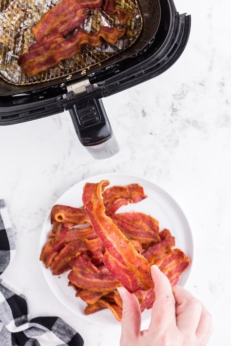 Ditch the skillet! This air fryer bacon recipe makes perfectly crispy bacon in minutes and without the mess. Air Fryer Bacon Crispy, Bacon In Air Fryer, Bacon Air Fryer, Bacon In The Air Fryer, Air Fry Bacon, Sweet Crepes Recipe, Air Fryer Bacon, Perfect Bacon, Microwave Bacon