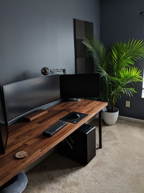 3 Perfect Workspaces For Your Inspiration | 2 - UltraLinx Masculine Interior Design, Geek Home Decor, Bedroom Workspace, Home Studio Setup, Mens Bedroom, Bedroom Setup, Workspace Inspiration, Small Home Office, Workspace Design