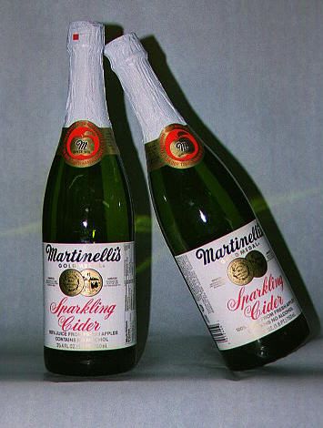 Martinellis Sparkling, 1920s Garden, Sparkling Apple Cider, Sparkling Grape Juice, Recipes Drinks, Wedding Game, Gifts 2023, Victorian Mansion, Sparkling Cider