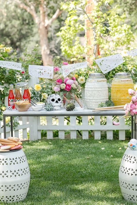 Fiesta Wedding, Boda Mexicana, 5 De Mayo, Mexican Party, Mexican Wedding, Karas Party Ideas, Fiesta Party, Party Entertainment, Lifestyle Inspiration