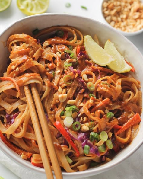 Creamy Pad Thai Noodles Pad Thai Peanut Sauce, Thai Recipes Noodles, Noodles Vegetables, Vegan Pad Thai, Pad Thai Sauce, Pad Thai Noodles, Thai Sauce, Salads For Parties, Pad Thai Recipe