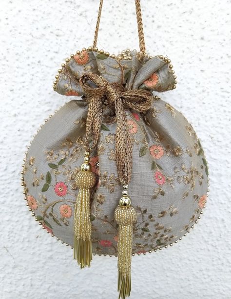 Potli Purse, Arte Viking, Small Hand Bags, Potli Bag, Bridal Bag, Embroidered Clutch, Potli Bags, Embroidery Bags, Fancy Bags