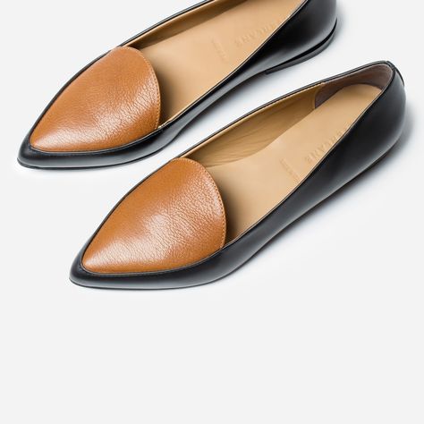 Make your point. Smooth Italian leather, a slim tapered toe, and just a touch of texture make this one of the most elegant flats in your weekly rotation. Feminine and functional. Italian Loafers, Classy Fall Outfits, Pointed Loafers, Loafers Outfit, Everlane Shoes, Elegant Flats, Pointed Flats, Golf Shoes, Flat Sneakers