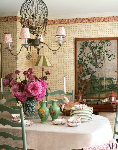 Dining Room Green Chairs, Country Cottage Design, Dining Room Green, Cranberry Cottage, Chinoiserie Garden, Charming Dining Room, Bedford New York, Sister Parish, Albert Hadley