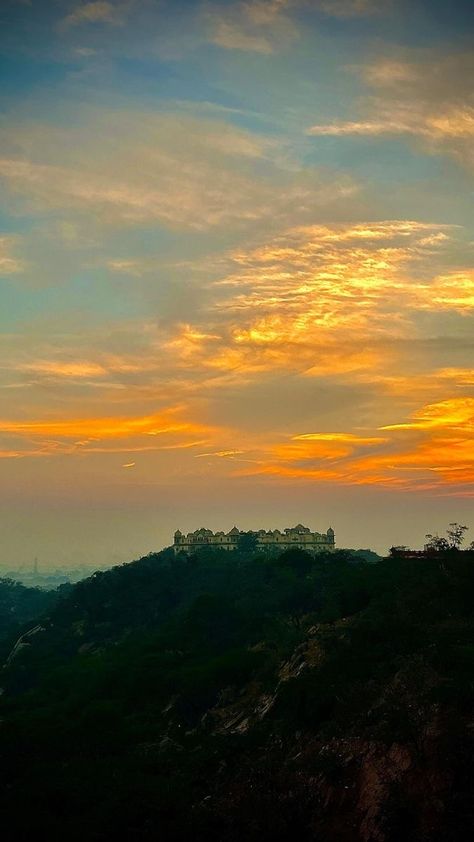 Barsana Radha Rani Temple, Barsana Temple, राधा रानी, Vrindavan Dham, Spiritual Love, Insta Profile, The Hindu, Insta Profile Pic, Radha Rani