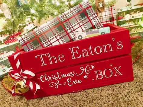 Diy Christmas Eve Crate, Wood Crate Painting Ideas, Starting Traditions, Christmas Crates, Party Games Birthday, Games Birthday Party, Christmas Crate, Christmas Eve Crate, Carnival Parties